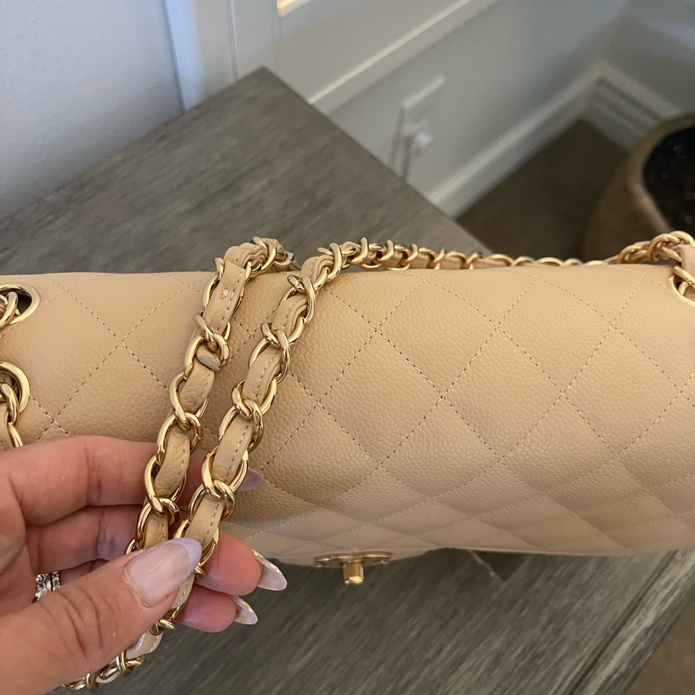 Jumbo classic caviar beige Chanel bag - Picture 3 of 7